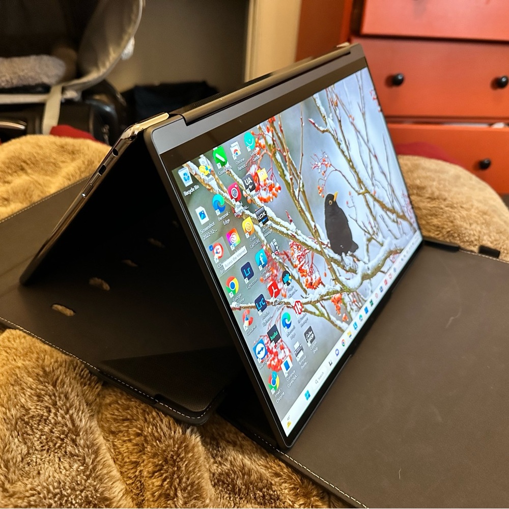 Lenovo Yoga 9i 14 inch touchscreen, 16GB RAM, 1TB SSD + 2 original sleeves